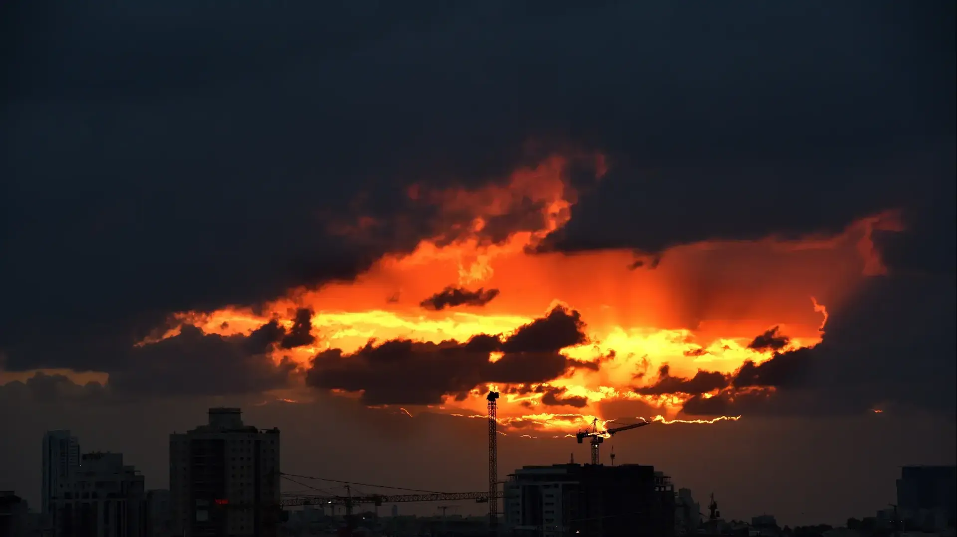 שקיעה בפתח תקווה 23/11/2017
שקיעה בפתח תקווה 23/11/2017