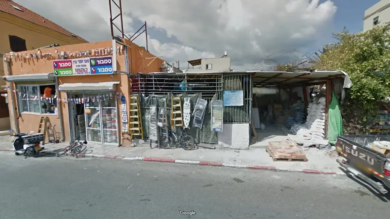 חנות הטמבורייה לפני הפיצוץ בבניין ברחוב יפת ביפו חנות הטמבורייה לפני הפיצוץ בבניין ברחוב יפת ביפו