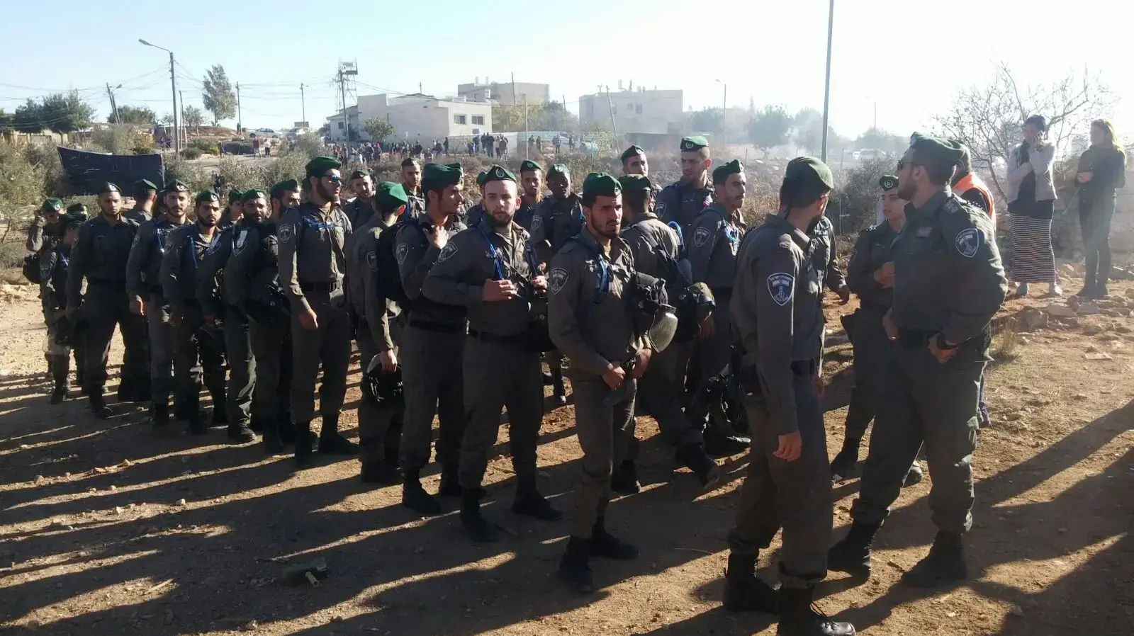 כוחות הביטחון מפנים את מבנה הנגריה במאחז נתיב האבות כוחות הביטחון מפנים את מבנה הנגריה במאחז נתיב האבות