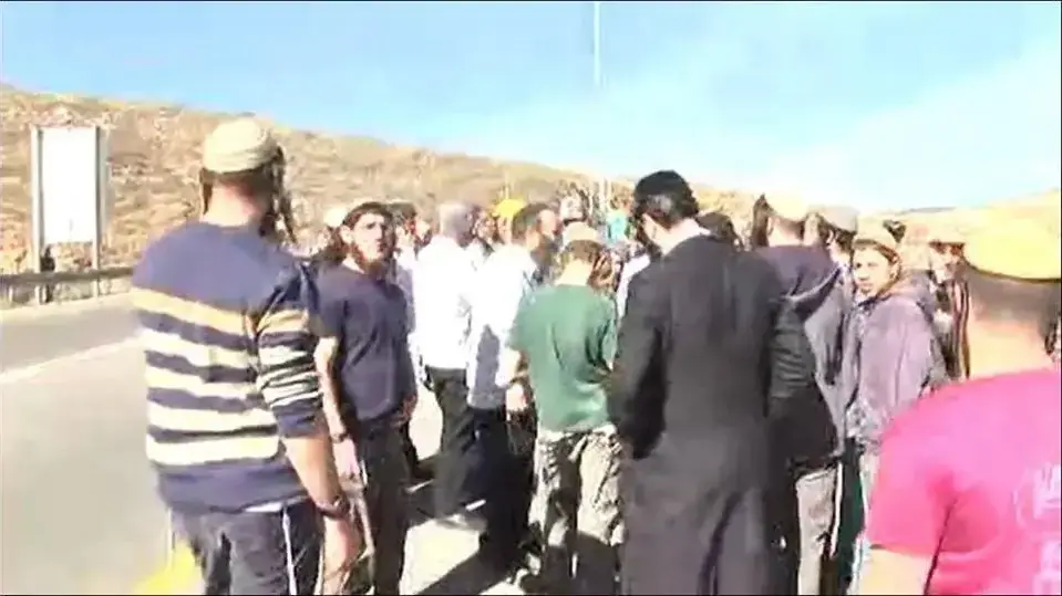 עימותים בין מתנחלים לפלסטינים בקוסרא 4 בדצמבר 2017 עימותים בין מתנחלים לפלסטינים בקוסרא 4 בדצמבר 2017