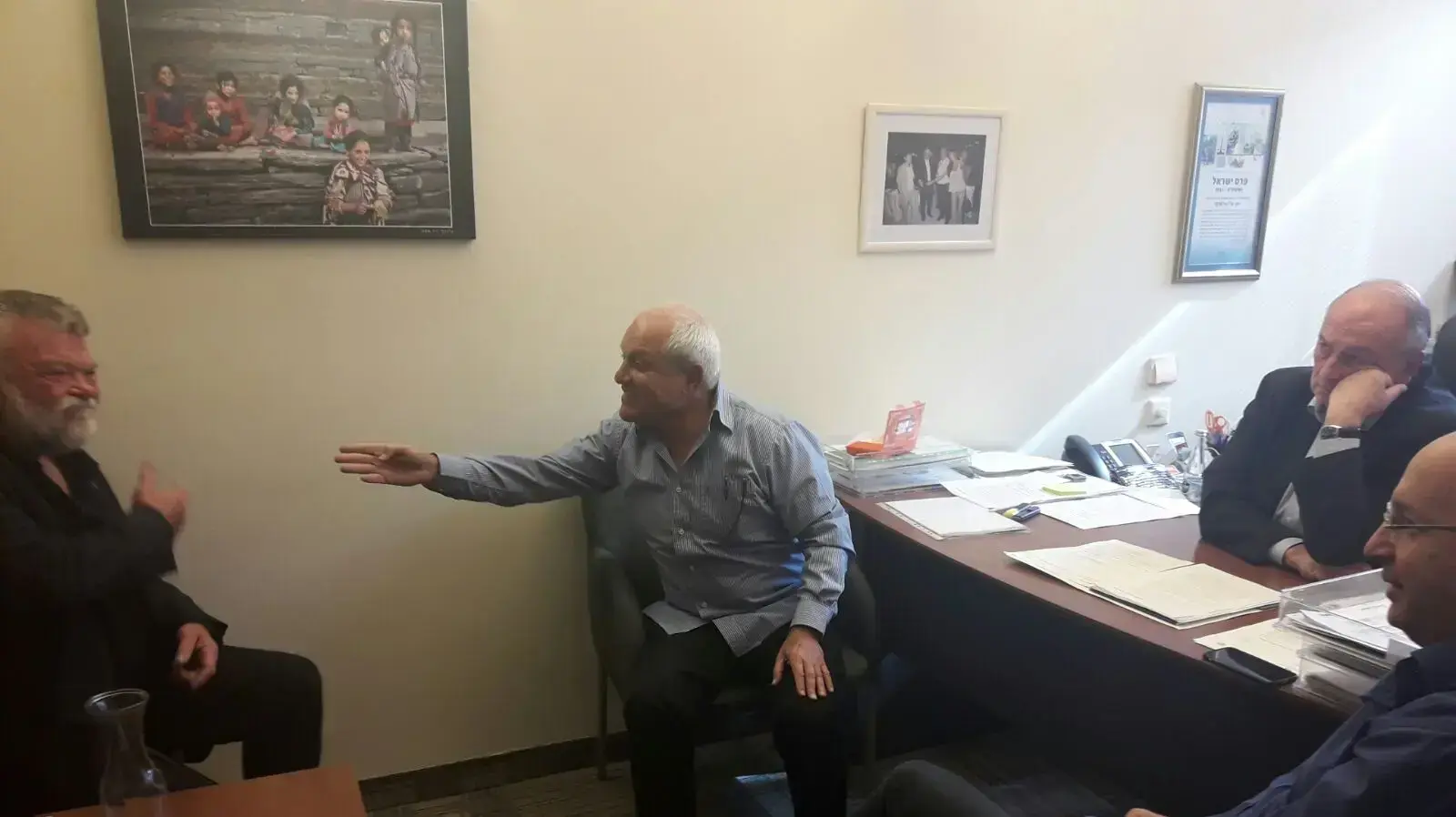 השר כץ, ניסנקורן אילן גילאון ואלי אלאלוף בלשכה של אלאלוף לא מוכנים לחזור לדיון ועדת העבודה והרווחה, כנסת, ירושלים, 5 בדצמבר 2017 השר כץ, ניסנקורן אילן גילאון ואלי אלאלוף בלשכה של אלאלוף לא מוכנים לחזור לדיון ועדת העבודה והרווחה, כנסת, ירושלים, 5 בדצמבר 2017