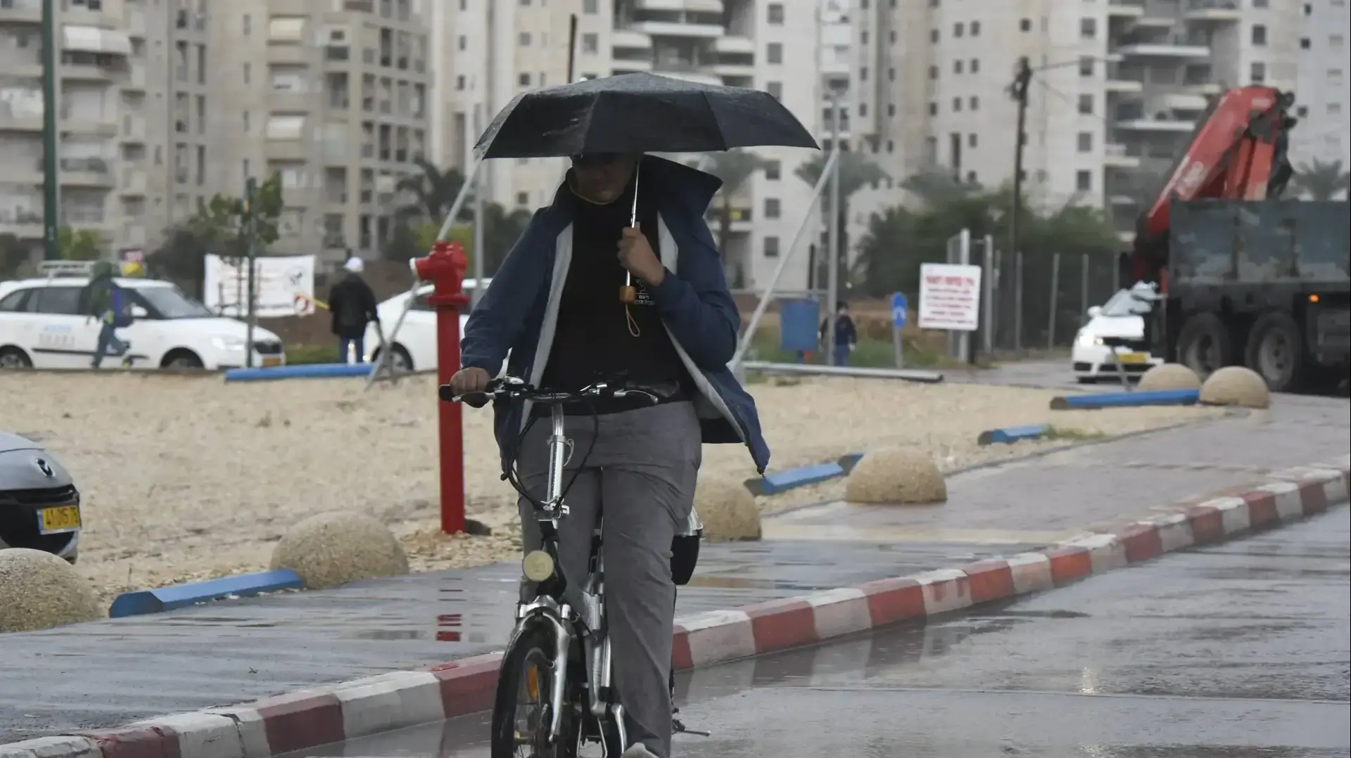 גשם בפתח תקווה 6 בדצמבר 2017 גשם בפתח תקווה 6 בדצמבר 2017