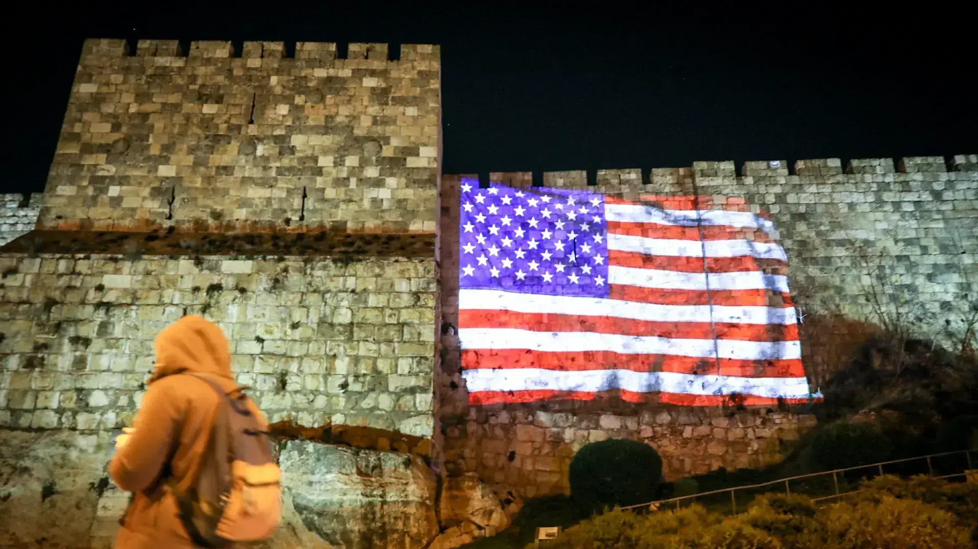דגל ישראל ארהב בירושלים העקבות החלטת דונלד טראמפ על העברת השגרירות האמריקאית בישראל לירושלים, הבית הלבן, וושינגטון 6 בדצמבר 2017 דגל ישראל ארהב בירושלים העקבות החלטת דונלד טראמפ על העברת השגרירות האמריקאית בישראל לירושלים, הבית הלבן, וושינגטון 6 בדצמבר 2017