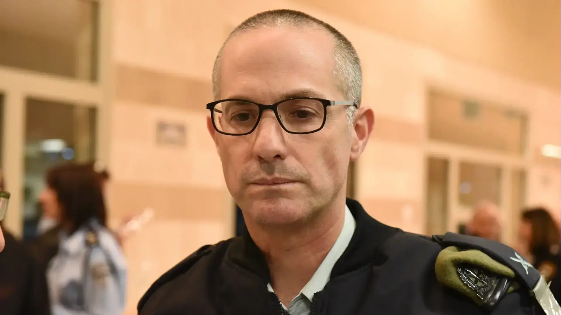 הפצ"ר תת אלוף שרון אפק במהלך טקס הפרידה שנערך עבור מני יצחקי בבית שמש 6 בדצמבר 2017 