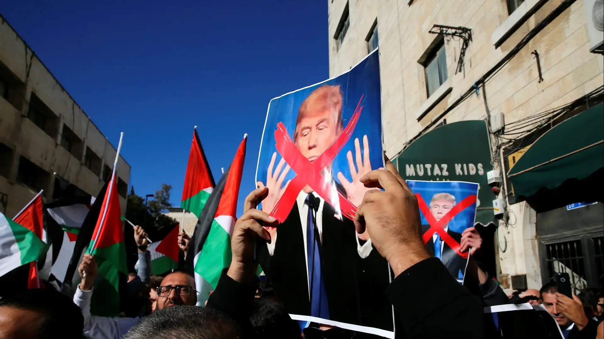 הפגנות פלסטינים בעקבות הכרת ארה"ב בירושלים כבירת ישראל, מזרח ירושלים. 9 בדצמבר 2017 הפגנות פלסטינים בעקבות הכרת ארה"ב בירושלים כבירת ישראל, מזרח ירושלים. 9 בדצמבר 2017