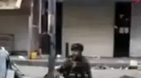 תיעוד של חייל לוקח פרי מדוכן פלסטיני בזמן מהומות בעיר. 9 בדצמבר 2017 תיעוד של חייל לוקח פרי מדוכן פלסטיני בזמן מהומות בעיר. 9 בדצמבר 2017
