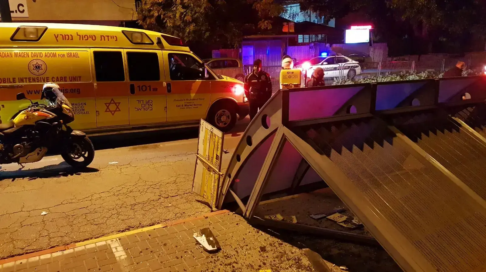 רוכב אופנוע כבן 30 נהרג בהתנגשות בתחנת אוטובוס בהרצליה, 10 בדצמבר 2017 רוכב אופנוע כבן 30 נהרג בהתנגשות בתחנת אוטובוס בהרצליה, 10 בדצמבר 2017