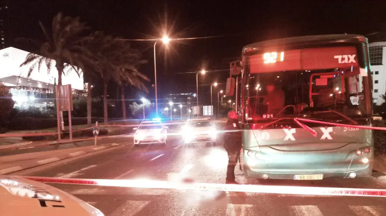 הולך רגל בן 19 נפצע באורח אנוש מפגיעת כלי רכב בצומת מת"ם בחיפה, דצמבר 2017 הולך רגל בן 19 נפצע באורח אנוש מפגיעת כלי רכב בצומת מת"ם בחיפה, דצמבר 2017