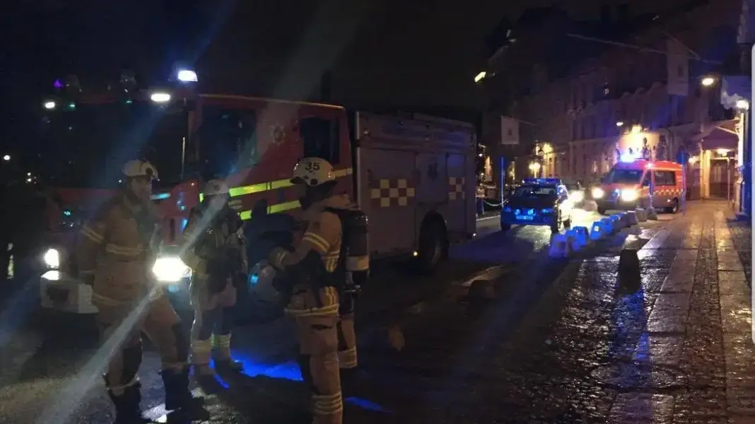 רעולי פנים השליכו בקבוקי תבערה לעבר בית כנסת בעיר גטבורג שבשבדיה, דצמבר 2017 רעולי פנים השליכו בקבוקי תבערה לעבר בית כנסת בעיר גטבורג שבשבדיה, דצמבר 2017
