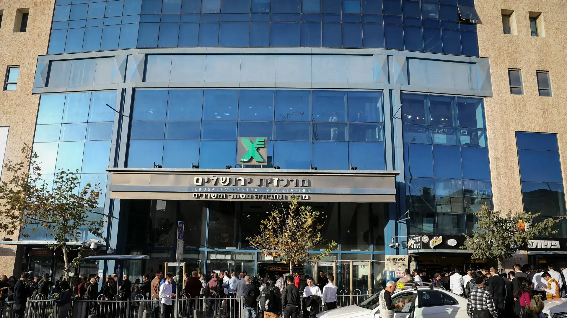 זירת אירוע פיגוע הדקירה בכניסה לתחנה המרכזית בירושלים 10 בדצמבר 2017 זירת אירוע פיגוע הדקירה בכניסה לתחנה המרכזית בירושלים 10 בדצמבר 2017