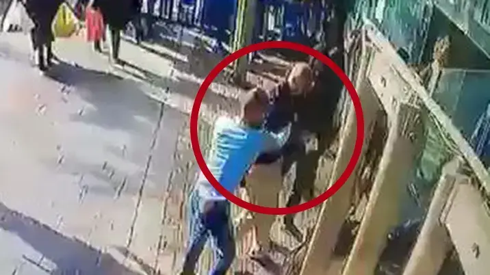 רגע הדקירה בתחנה המרכזית בירושלים