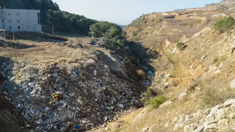 פסולת בנחל סער, בצפון הגולן פסולת בנחל סער, בצפון הגולן