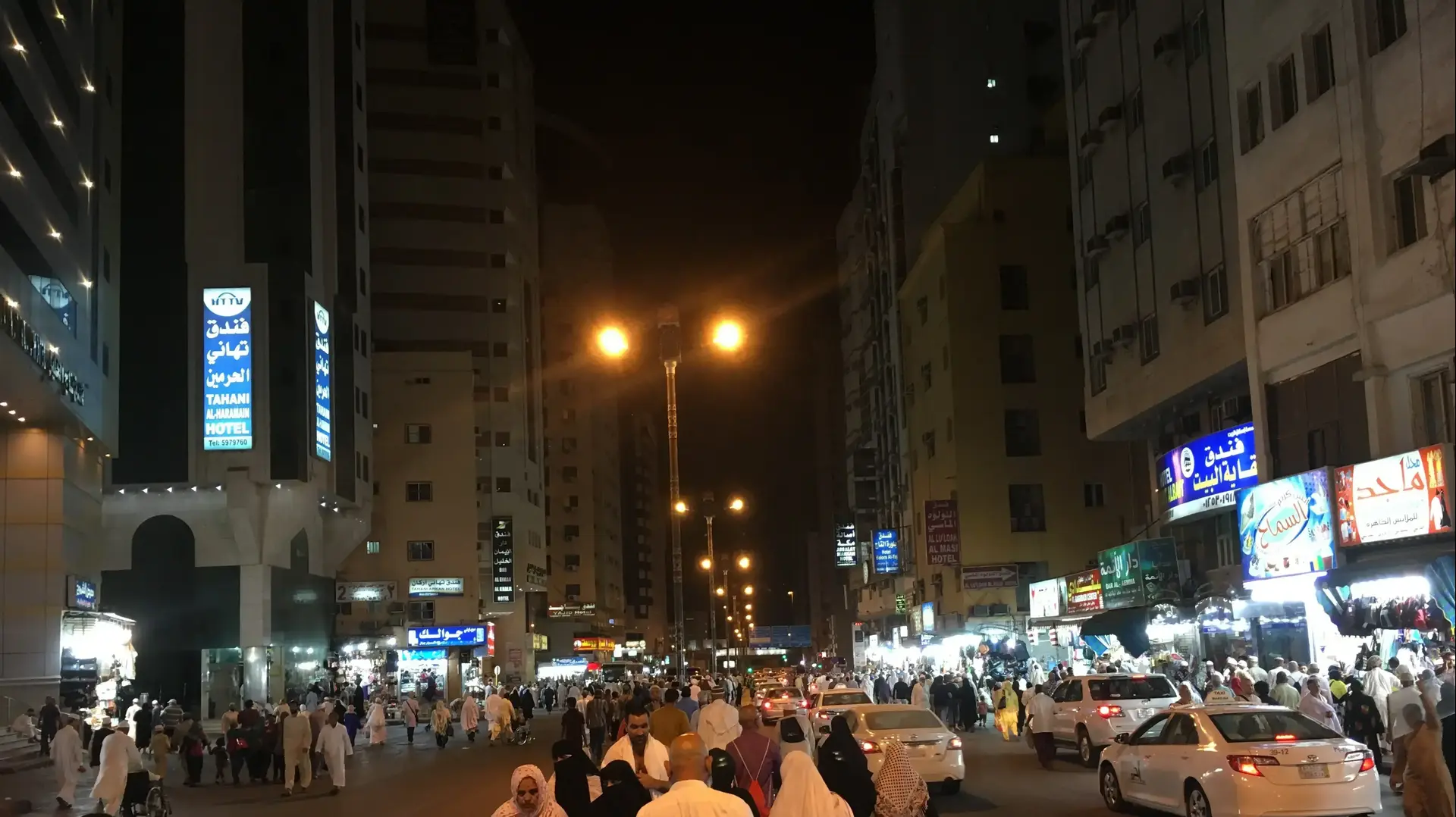 אנשים ברחוב במכה, ערב הסעודית אנשים ברחוב במכה, ערב הסעודית