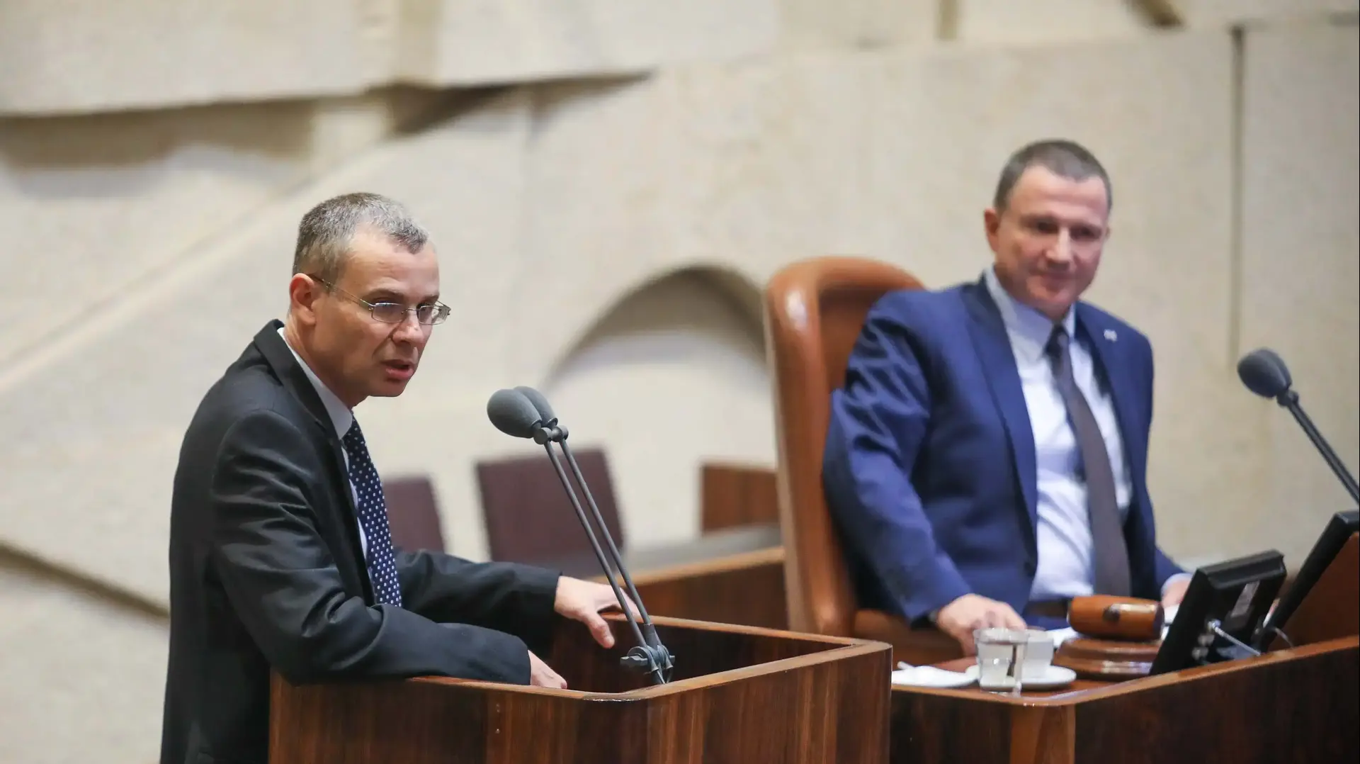 יריב לוין במליאת הכנסת 11 בדצמבר 2017 יריב לוין במליאת הכנסת 11 בדצמבר 2017