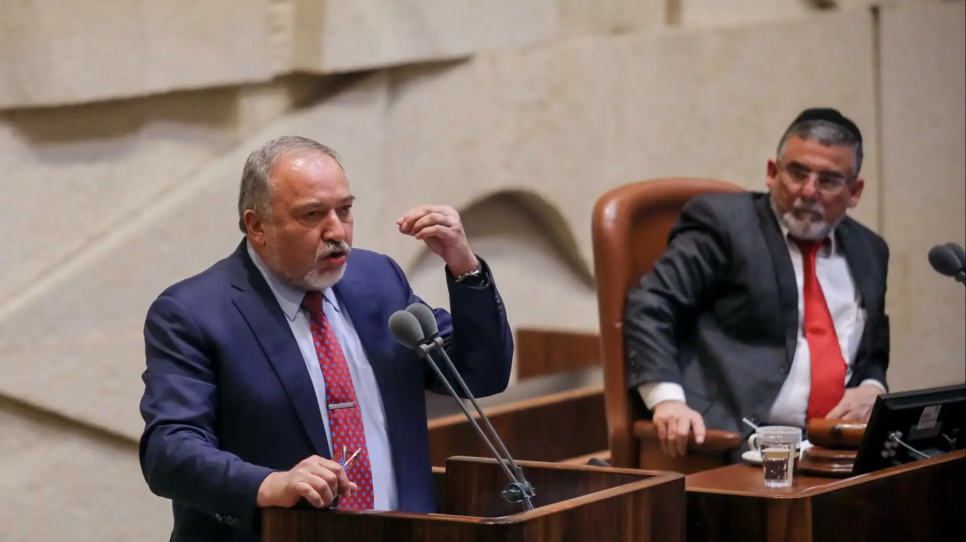 שר הביטחון אביגדור ליברמן במליאת הכנסת 11 בדצמבר 2017 