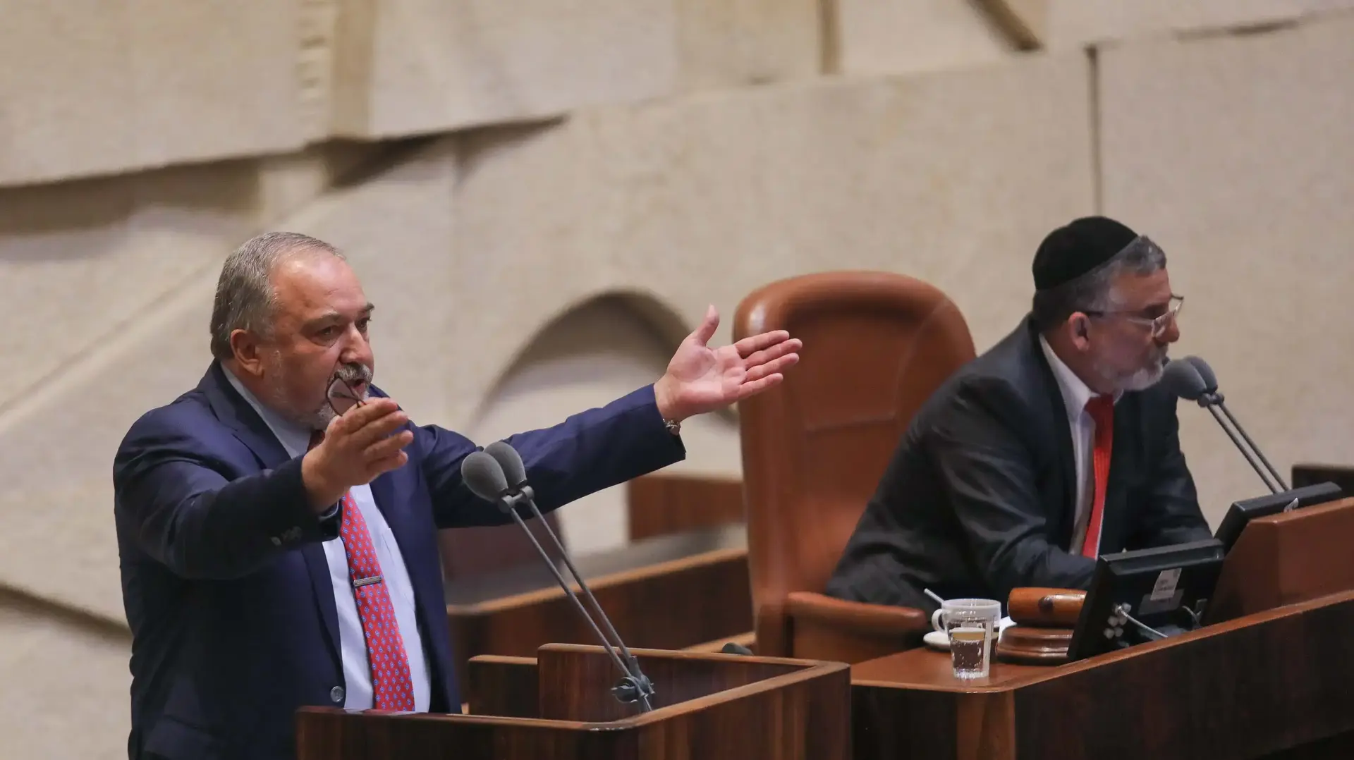 שר הביטחון אביגדור ליברמן במליאת הכנסת 11 בדצמבר 2017 שר הביטחון אביגדור ליברמן במליאת הכנסת 11 בדצמבר 2017