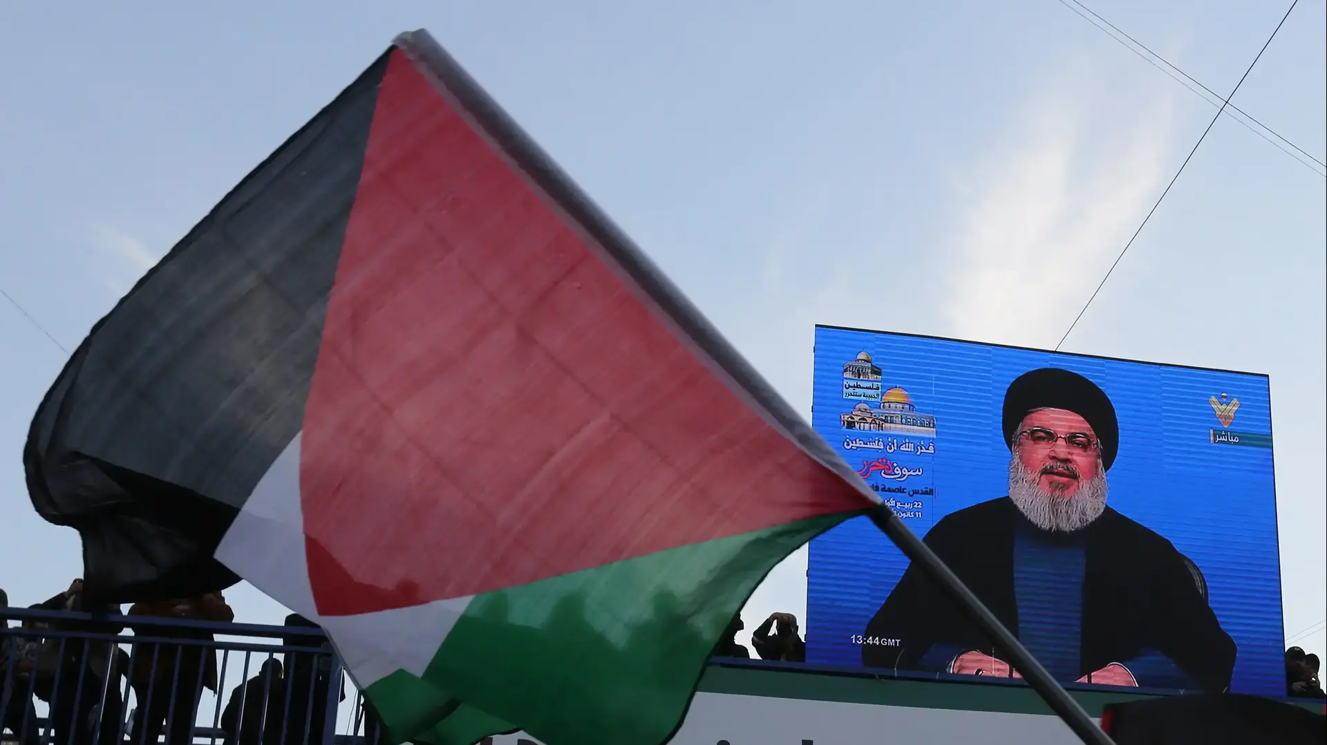 מנהיג חיזבאללה בלבנון, חסן נסראללה, נאום דרך מסך בהפגנה בדרום ביירות 11 בדצמבר 2017 מנהיג חיזבאללה בלבנון, חסן נסראללה, נאום דרך מסך בהפגנה בדרום ביירות 11 בדצמבר 2017