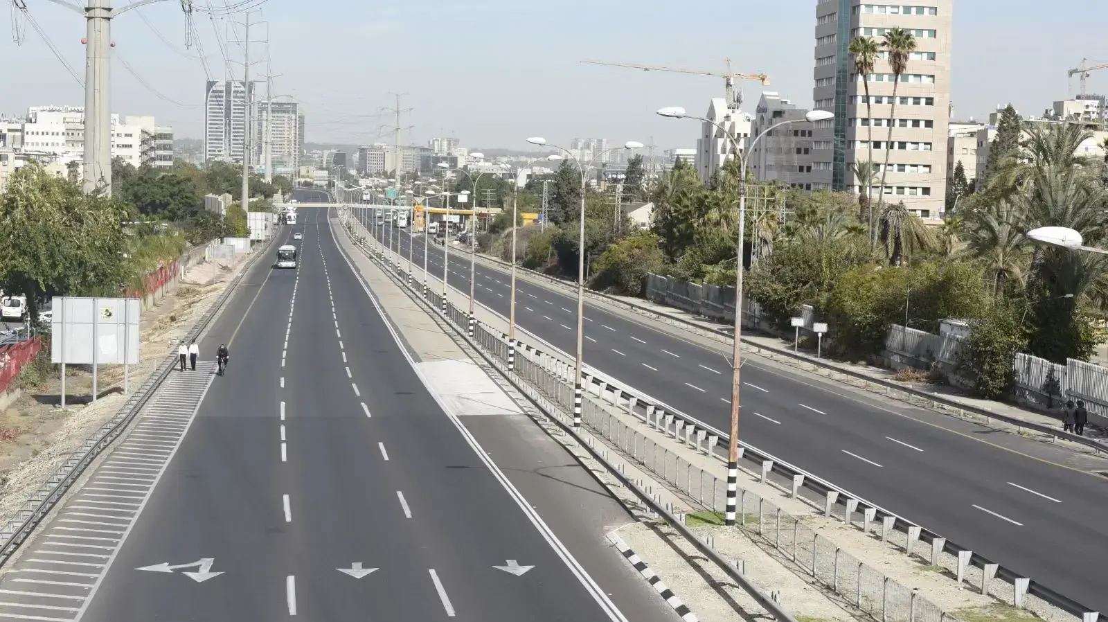 משתתפים במסע הלוויה של הרב שטיינמן בדרך לבית העלמין, 12 בדצמבר 2017 משתתפים במסע הלוויה של הרב שטיינמן בדרך לבית העלמין, 12 בדצמבר 2017