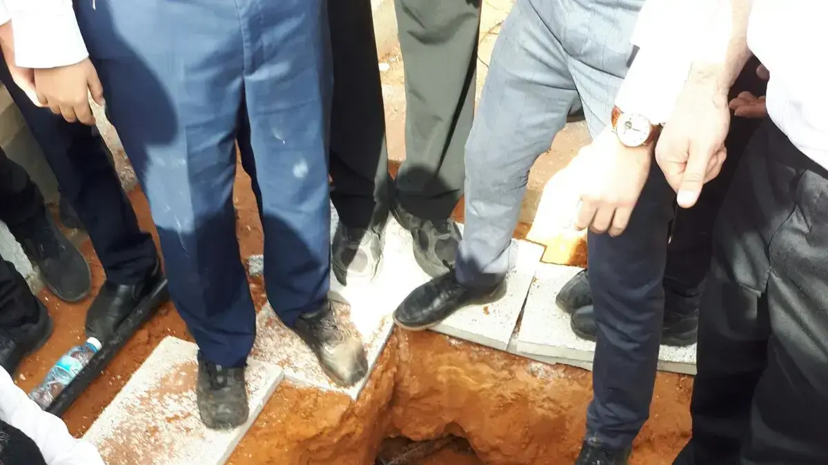 מתפללים לפני ההלוויה של הרב שטיינמן, בני ברק, 12 בדצמבר 2017 מתפללים לפני ההלוויה של הרב שטיינמן, בני ברק, 12 בדצמבר 2017