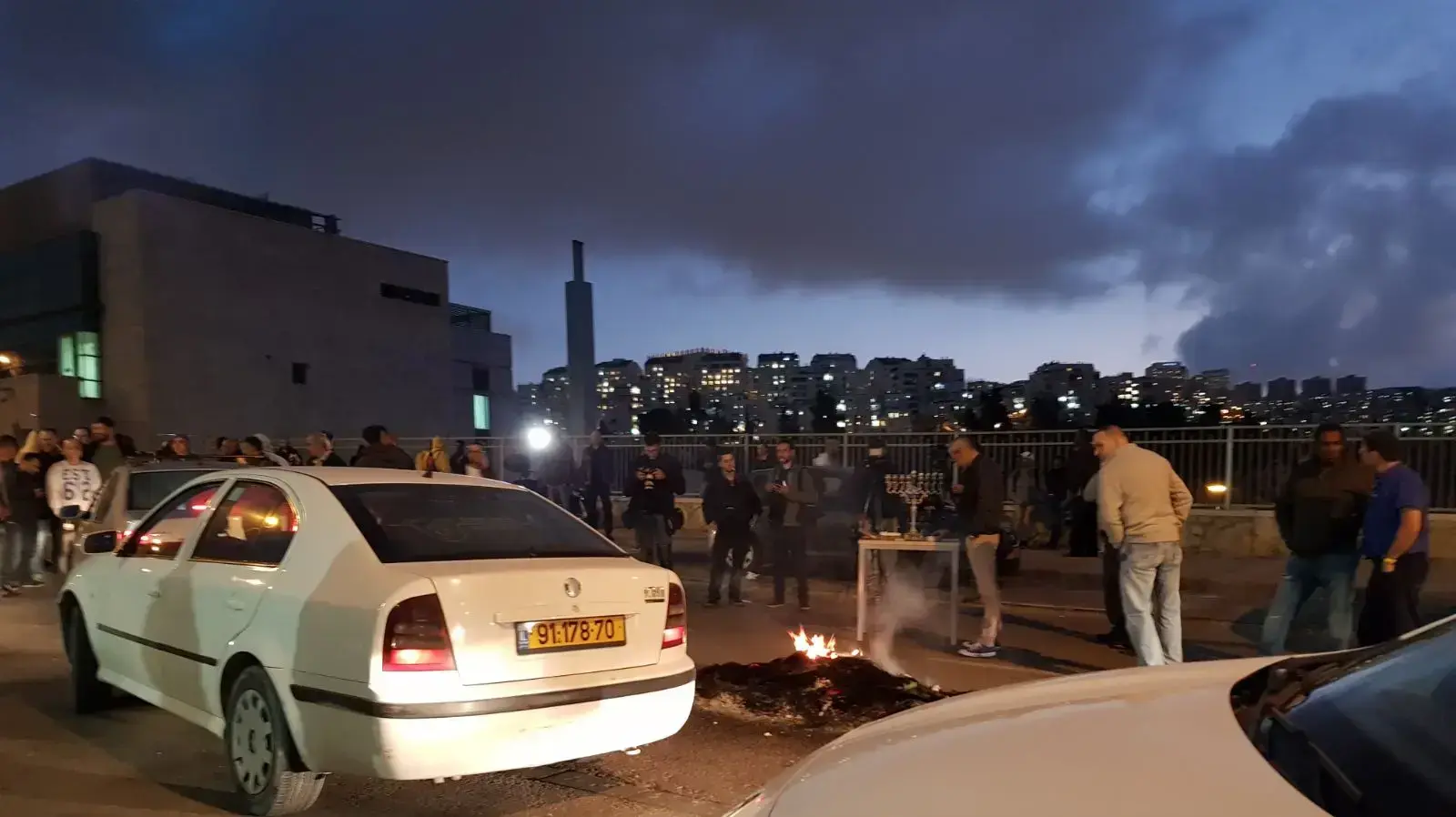 הפגנת עובדי טבע מול מפעל החברה בהר חוצבים ירושלים, 14 בדצמבר 2017 הפגנת עובדי טבע מול מפעל החברה בהר חוצבים ירושלים, 14 בדצמבר 2017