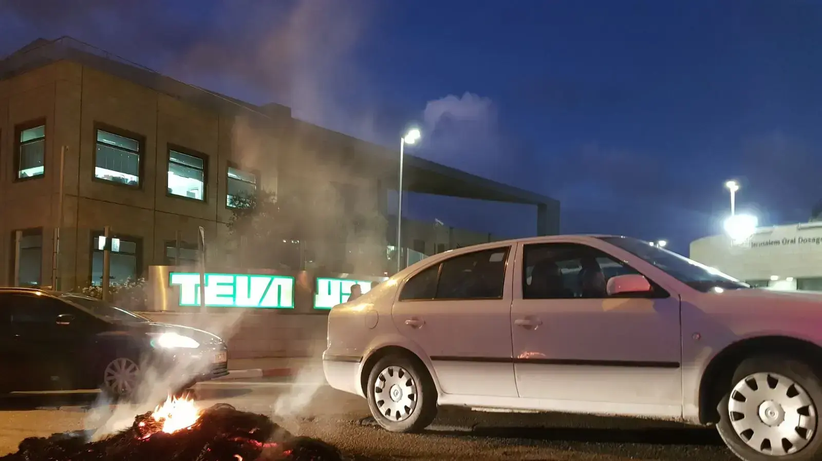 הפגנת עובדי טבע מול מפעל החברה בהר חוצבים ירושלים, 14 בדצמבר 2017 הפגנת עובדי טבע מול מפעל החברה בהר חוצבים ירושלים, 14 בדצמבר 2017
