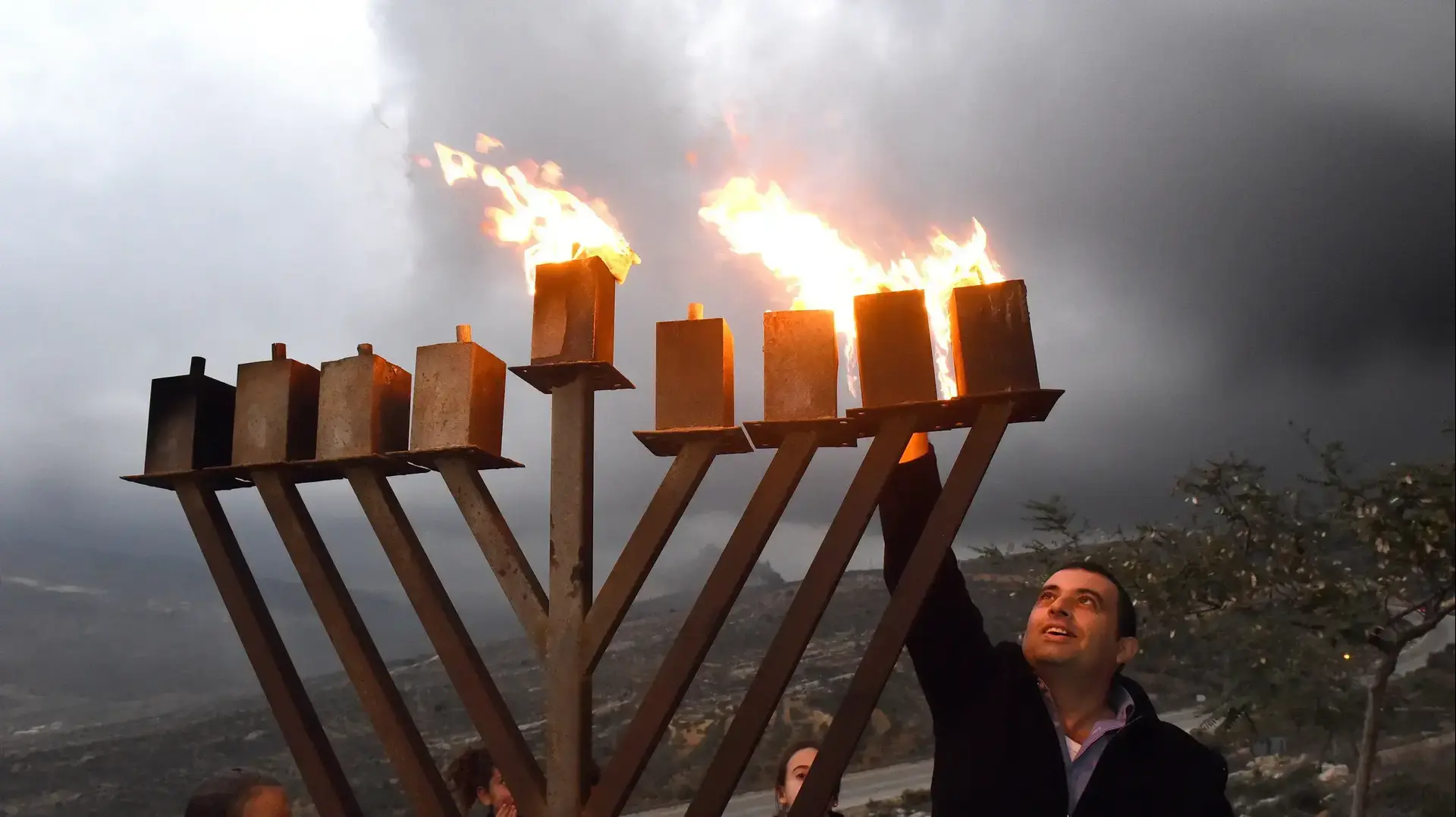 הדלקת נר שני בנופי נחמיה ורחילים, 13 בדצמבר 2017 הדלקת נר שני בנופי נחמיה ורחילים, 13 בדצמבר 2017