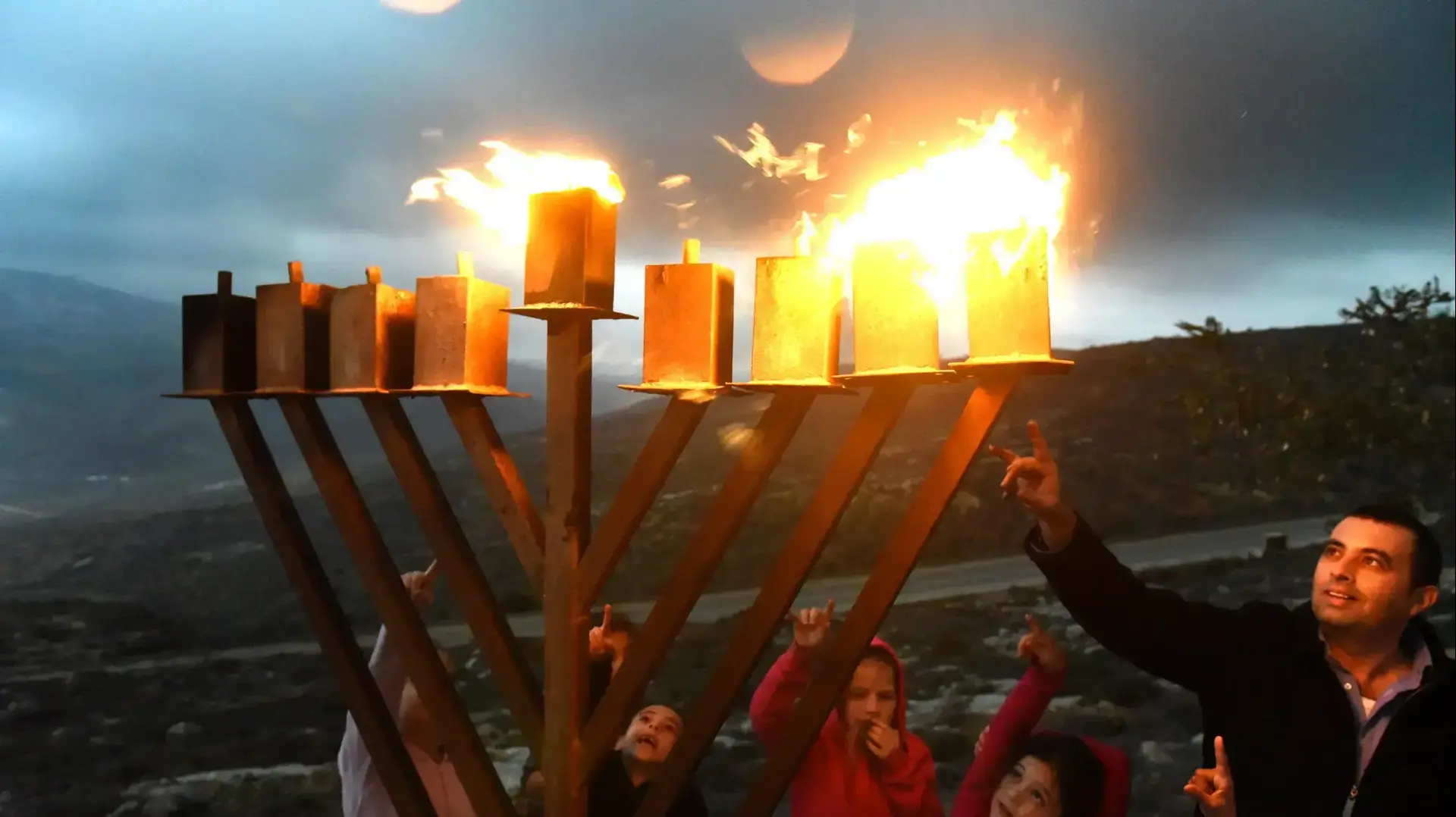 הדלקת נר שני בנופי נחמיה ורחילים, 13 בדצמבר 2017 הדלקת נר שני בנופי נחמיה ורחילים, 13 בדצמבר 2017
