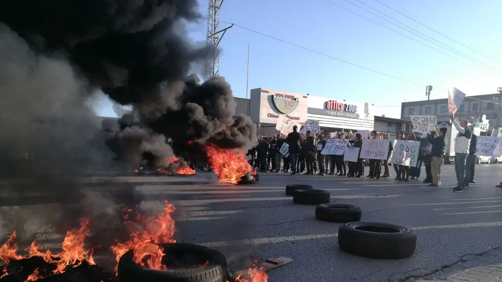 הפגנה במשרדי חברת טבע במחאה על פיטורי העובדים, אשדוד 17 בדצמבר 2017 הפגנה במשרדי חברת טבע במחאה על פיטורי העובדים, אשדוד 17 בדצמבר 2017
