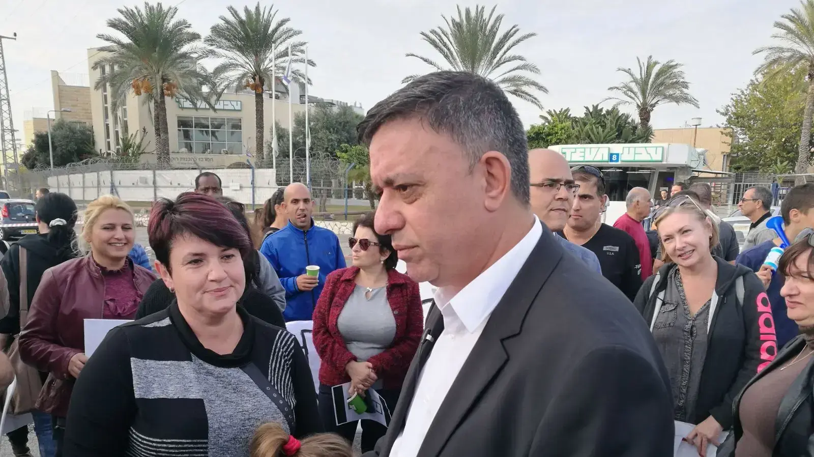 אבי גבאי מבקר את עובדי מפעל טבע באשדוד 17 בדצמבר 2017 אבי גבאי מבקר את עובדי מפעל טבע באשדוד 17 בדצמבר 2017