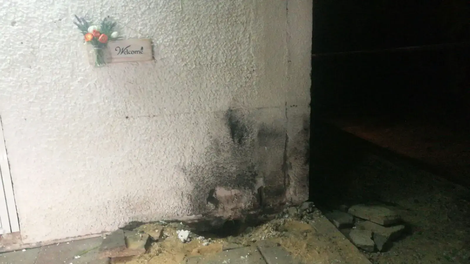 הנזק שנגרם מהרקטה באחד מישובי עוטף עזה 17 בדצמבר 2017
הנזק שנגרם מהרקטה באחד מישובי עוטף עזה 17 בדצמבר 2017