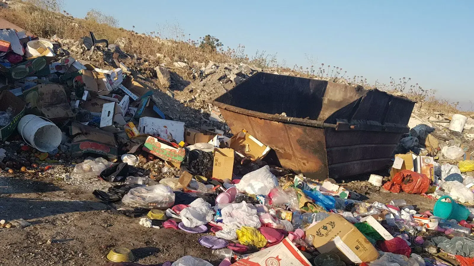 זבלות פיראטיות בגליל, בהן מושלכים פגרי בעלי חיים זבלות פיראטיות בגליל, בהן מושלכים פגרי בעלי חיים