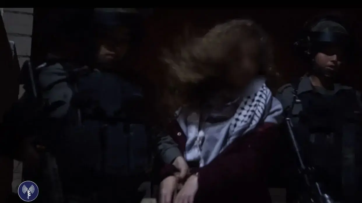 הנערה עהד תמימי נעצרת על ידי כוחות צה"ל אחרי שתקפה קצין וחייל בנבי סאלח, ב-19 בדצמבר 2018 הנערה עהד תמימי נעצרת על ידי כוחות צה"ל אחרי שתקפה קצין וחייל בנבי סאלח, ב-19 בדצמבר 2018