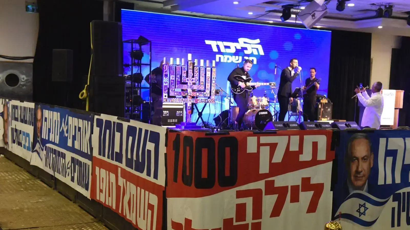 אירוע הדלקת נר שמיני של חנוכה יחד עם ראש הממשלה בנימין נתניהו ושרה נתניהו, חברות וחברי הליכוד, כפר המכביה , 19 בדצמבר 2017 אירוע הדלקת נר שמיני של חנוכה יחד עם ראש הממשלה בנימין נתניהו ושרה נתניהו, חברות וחברי הליכוד, כפר המכביה , 19 בדצמבר 2017