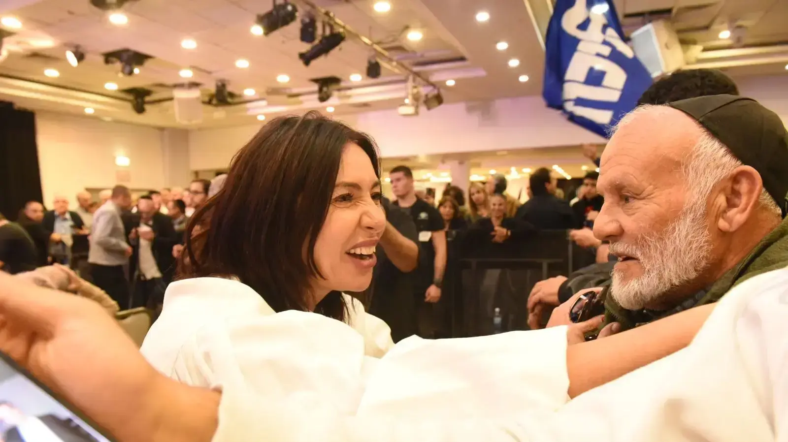 מירי רגב אירוע הדלקת נר שמיני של חנוכה יחד עם ראש הממשלה בנימין נתניהו ושרה נתניהו, חברות וחברי הליכוד, כפר המכביה , 19 בדצמבר 2017 מירי רגב אירוע הדלקת נר שמיני של חנוכה יחד עם ראש הממשלה בנימין נתניהו ושרה נתניהו, חברות וחברי הליכוד, כפר המכביה , 19 בדצמבר 2017