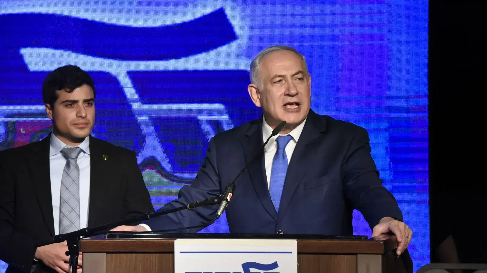 ראש הממשלה בנימין נתניהו באירוע הדלקת נר שמיני של חנוכה יחד עם חברות וחברי הליכוד, כפר המכביה , 19 בדצמבר 2017 ראש הממשלה בנימין נתניהו באירוע הדלקת נר שמיני של חנוכה יחד עם חברות וחברי הליכוד, כפר המכביה , 19 בדצמבר 2017