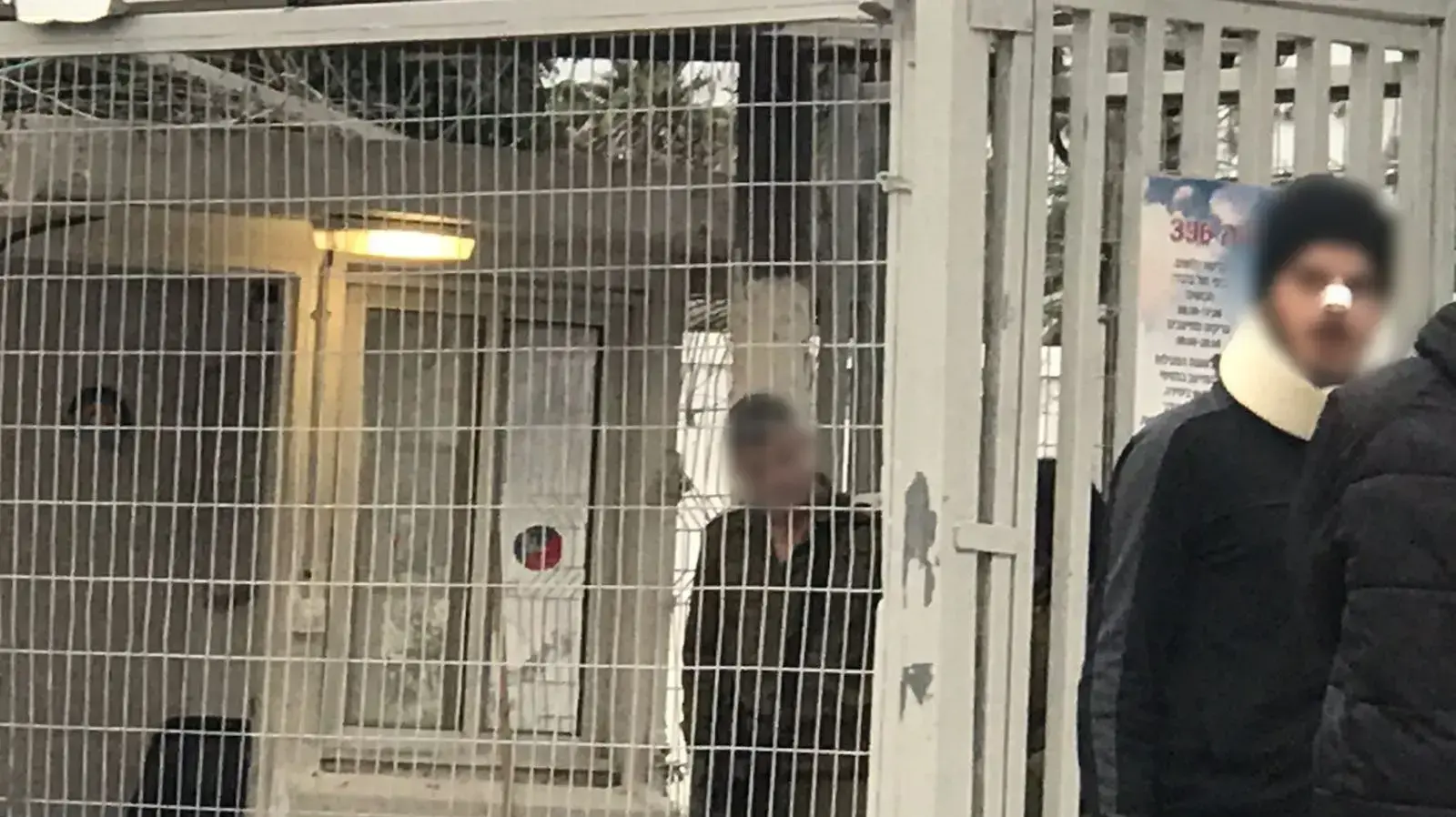 הסמל שהותקף באכזריות יוצא מעימות עם התוקפים בכלא 6
הסמל שהותקף באכזריות יוצא מעימות עם התוקפים בכלא 6