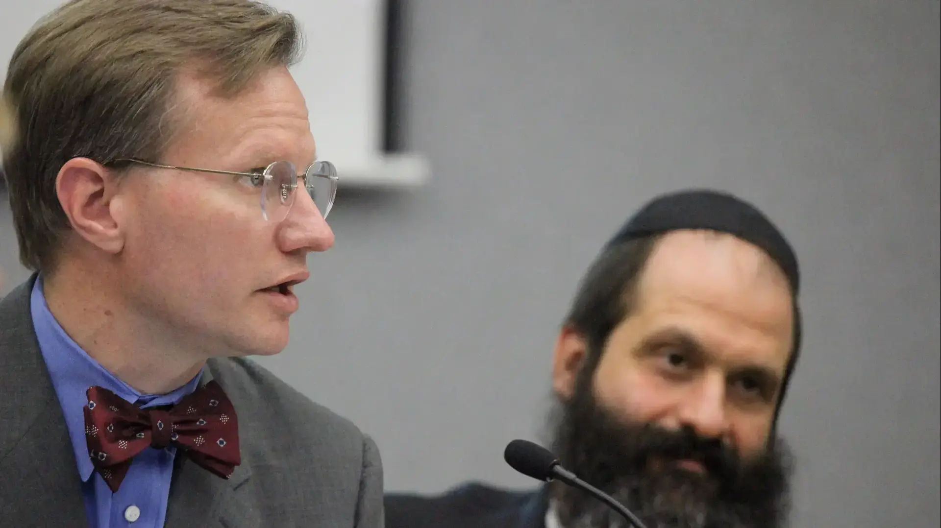 שלום רובשקין שנידון ל-27 שנות מאסר בגין הונאה ועונשו הומתק בידי נשיא ארצות הברית דונלד טראמפ, במהלך משפטו ב-2010