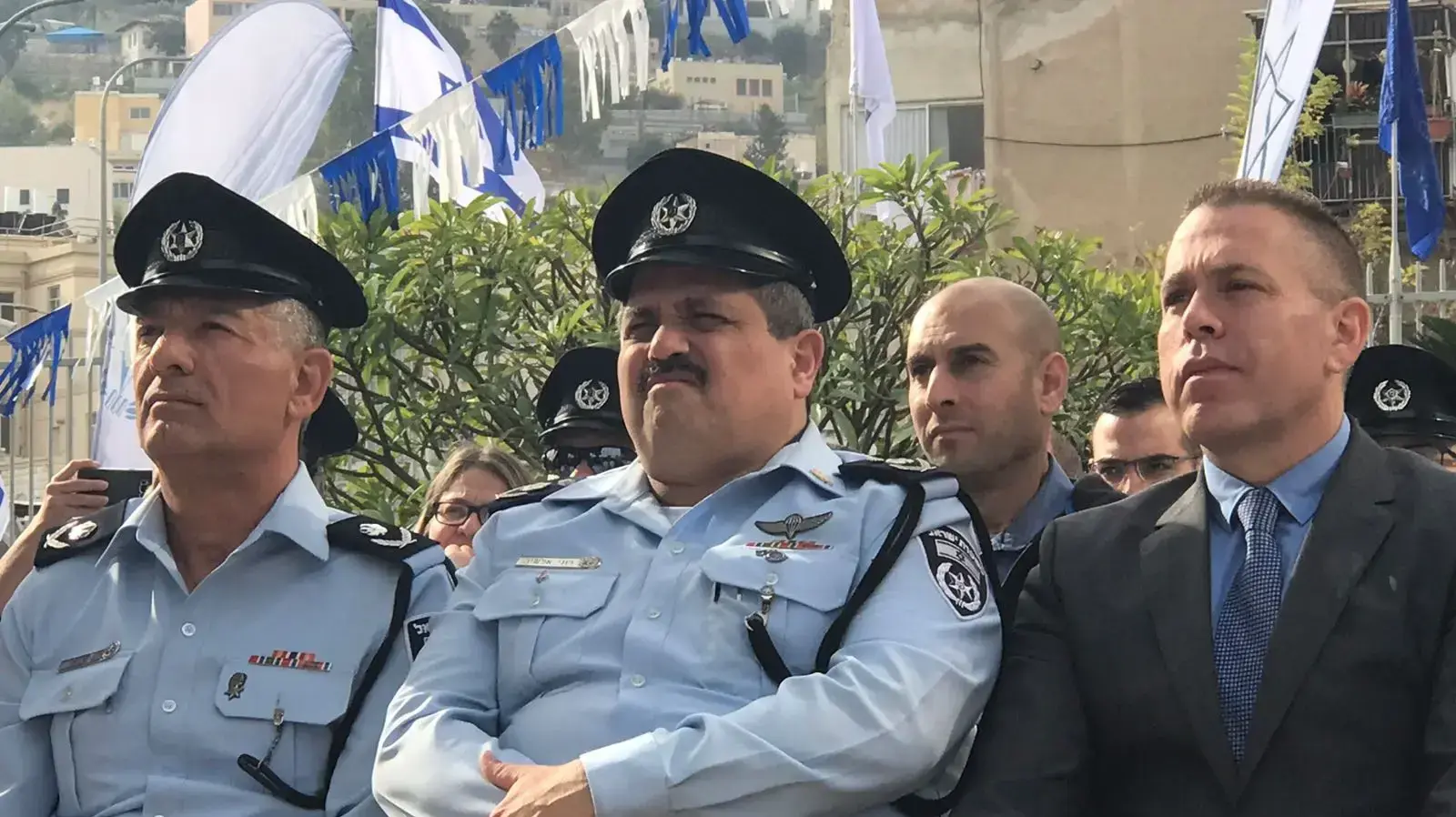 גלעד ארדן ורוני אלשיך בחילופי מפקד מחוז חוף, ניצב פרץ עומר, חיפה, 21 בדצמבר 2017