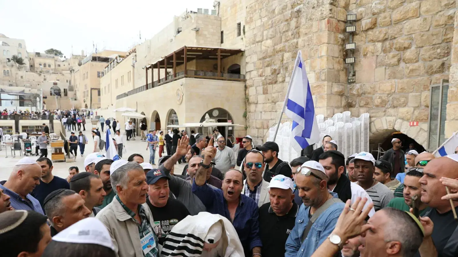 עובדי טבע בכותל המערבי, ירושלים, 21 בדצמבר 2017 עובדי טבע בכותל המערבי, ירושלים, 21 בדצמבר 2017