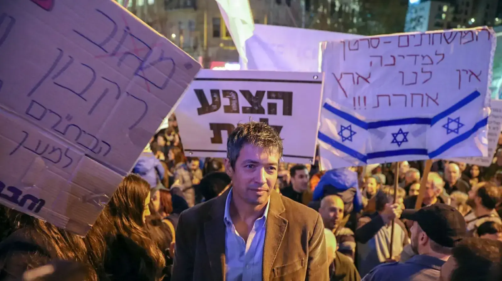 יועז הנדל בהפגנת הימין נגד השחיתות, ירושלים, 23 בדצמבר 2017 יועז הנדל בהפגנת הימין נגד השחיתות, ירושלים, 23 בדצמבר 2017