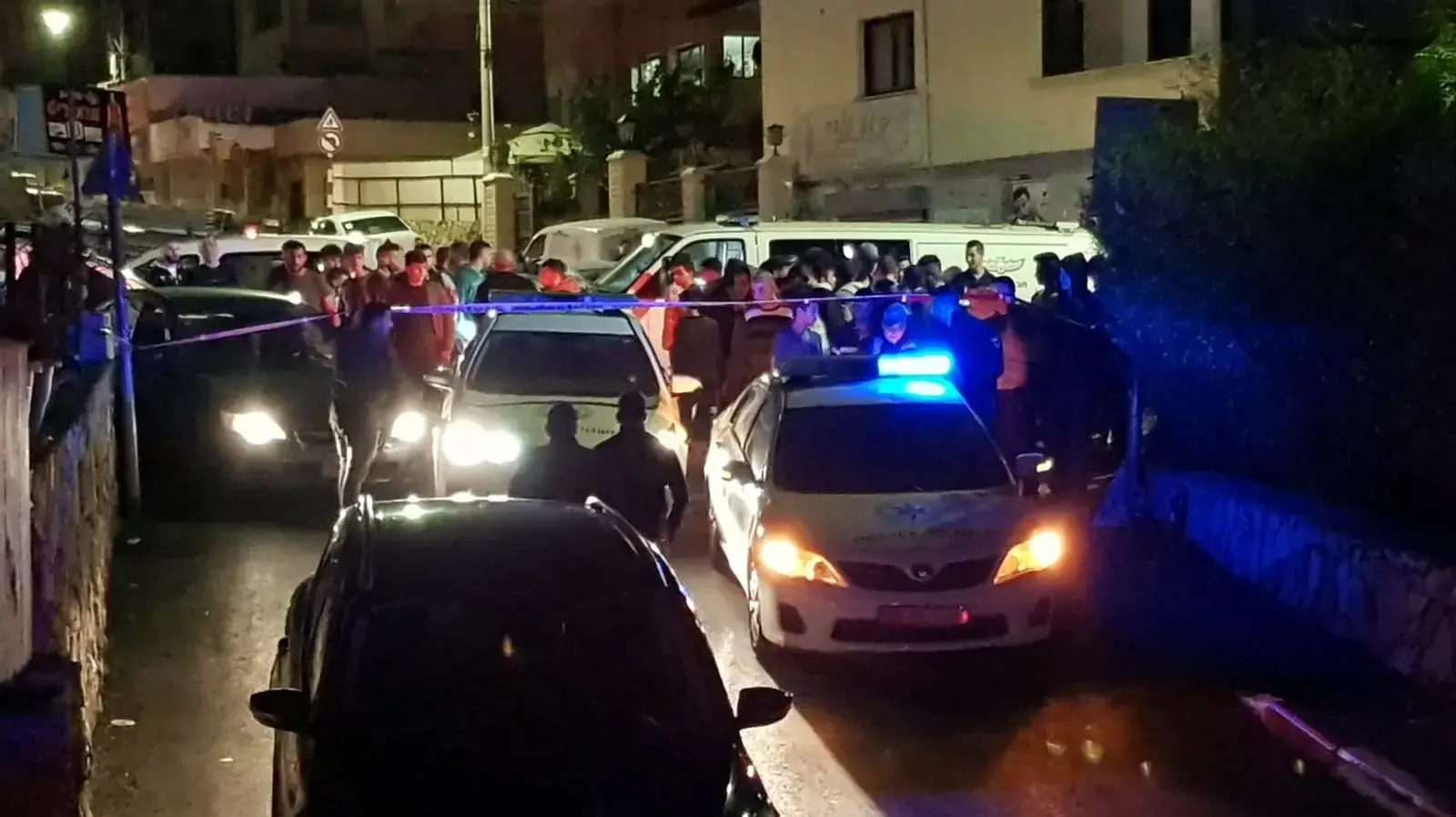 כוחות משטרה בפיצוץ רכב בכפר ירכא שבצפון ב-24 בדצמבר 2017 כוחות משטרה בפיצוץ רכב בכפר ירכא שבצפון ב-24 בדצמבר 2017