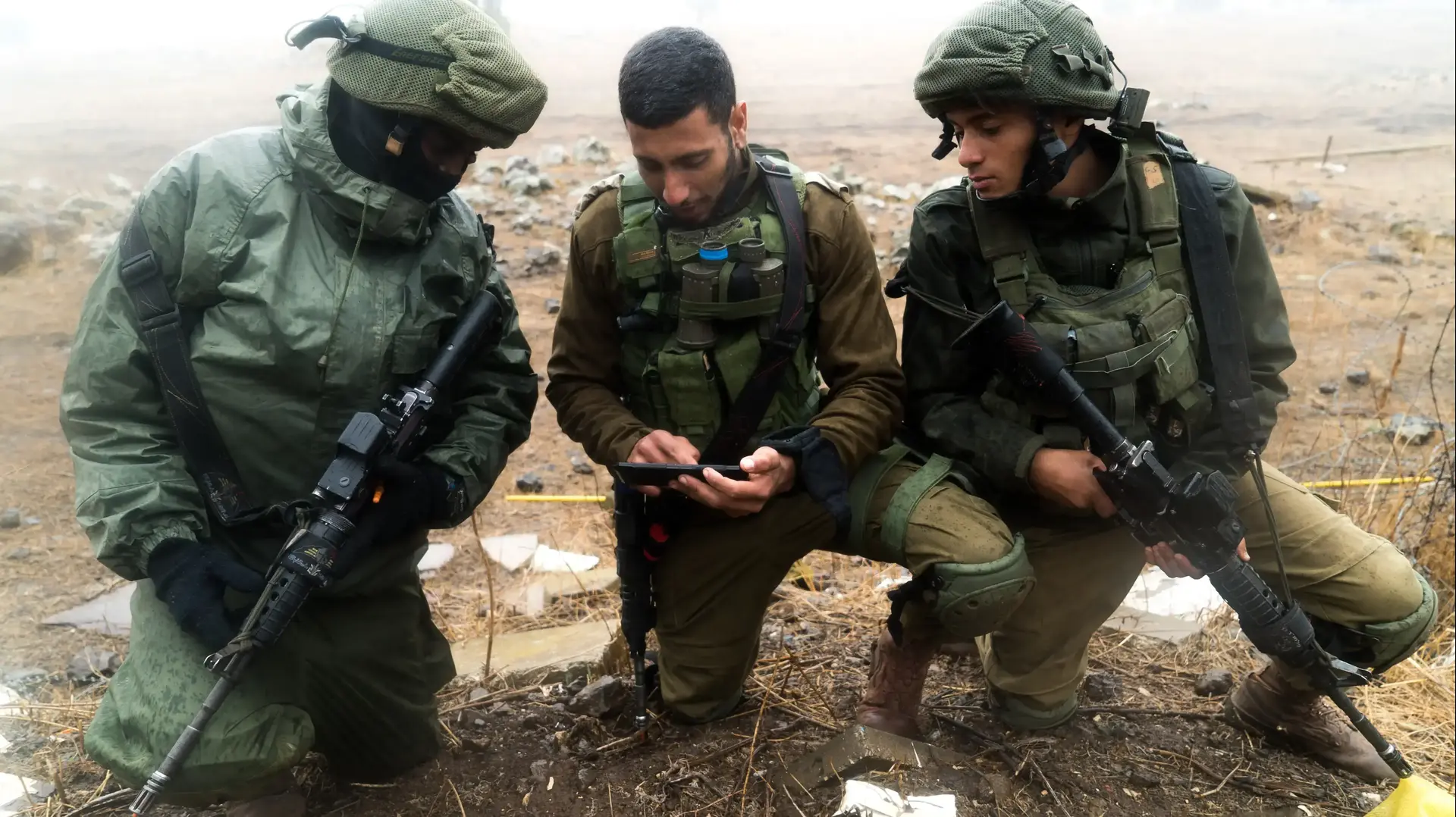 מפקדים עם שקד לחימה הטלפון החכם החדש של מפקדי מחלקות החי"ר מפקדים עם שקד לחימה הטלפון החכם החדש של מפקדי מחלקות החי"ר