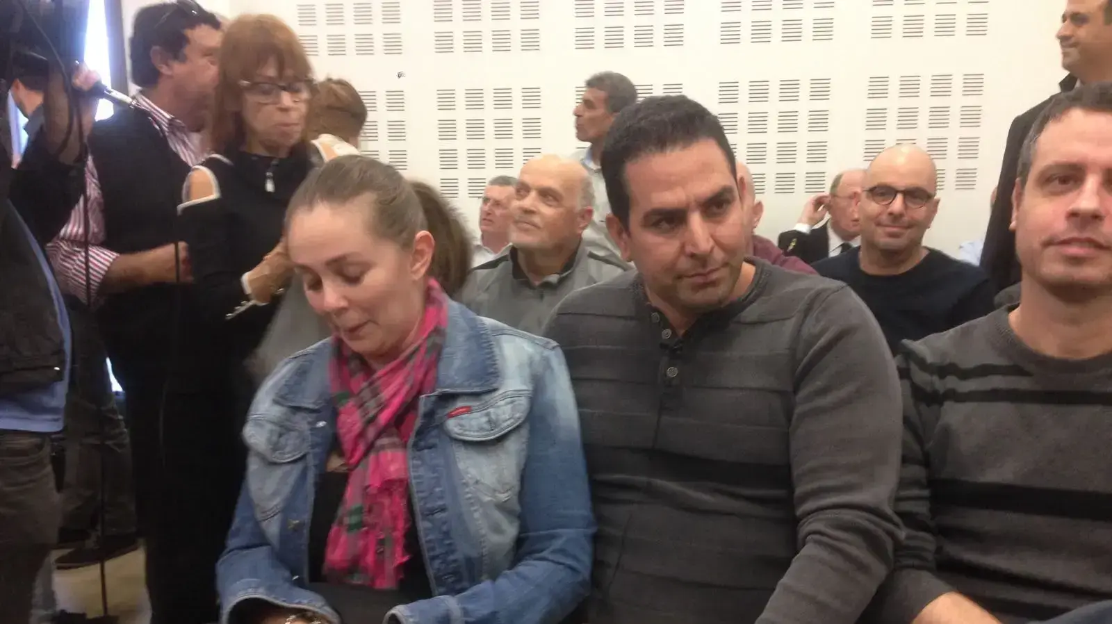 "אני אשם בגניבה"
אב הבית לשעבר במעון רה"מ, הודה בזיוף חשבוניות 
וטען כי הדבר נעשה בהוראתו של עזרא סיידוף
