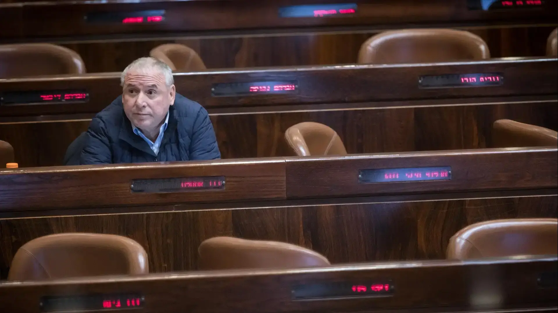 ח"כ דוד אמסלם במהלך מליאת הכנסת במהלך דיון ב"חוק ההמלצות" 27 בדצמבר 2017 ח"כ דוד אמסלם במהלך מליאת הכנסת במהלך דיון ב"חוק ההמלצות" 27 בדצמבר 2017