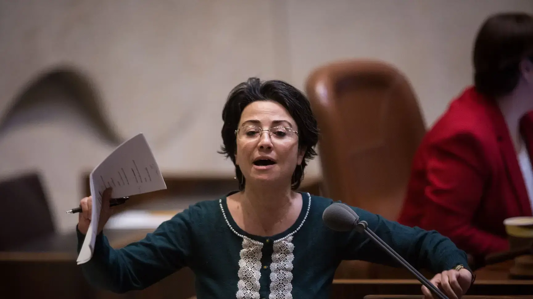 ח"כ חנין זועבי במהלך מליאת הכנסת במהלך דיון ב"חוק ההמלצות" 27 בדצמבר 2017 ח"כ חנין זועבי במהלך מליאת הכנסת במהלך דיון ב"חוק ההמלצות" 27 בדצמבר 2017