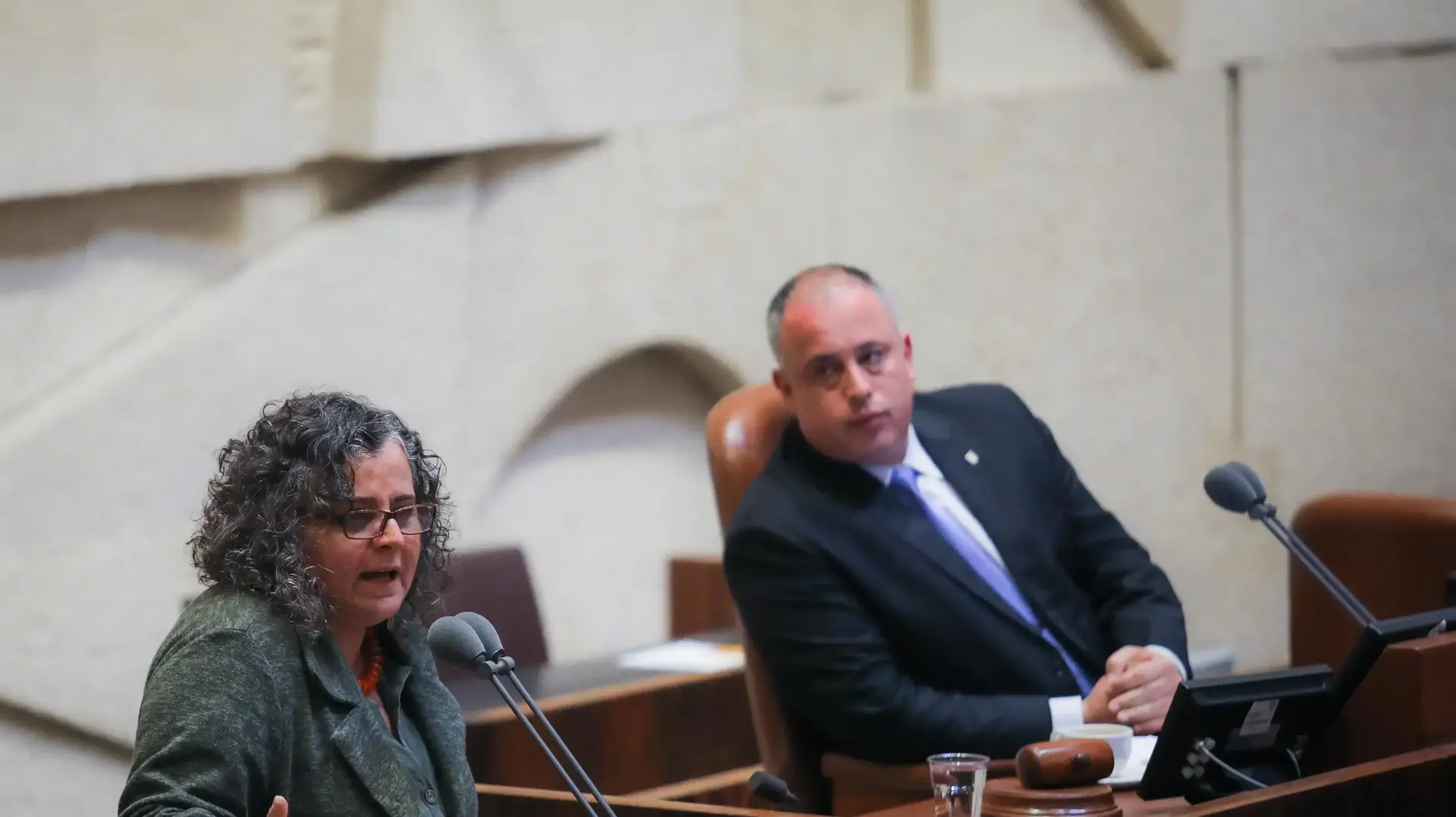מליאת הכנסת במהלך דיון על "חוק ההמלצות" מליאת הכנסת במהלך דיון על "חוק ההמלצות"