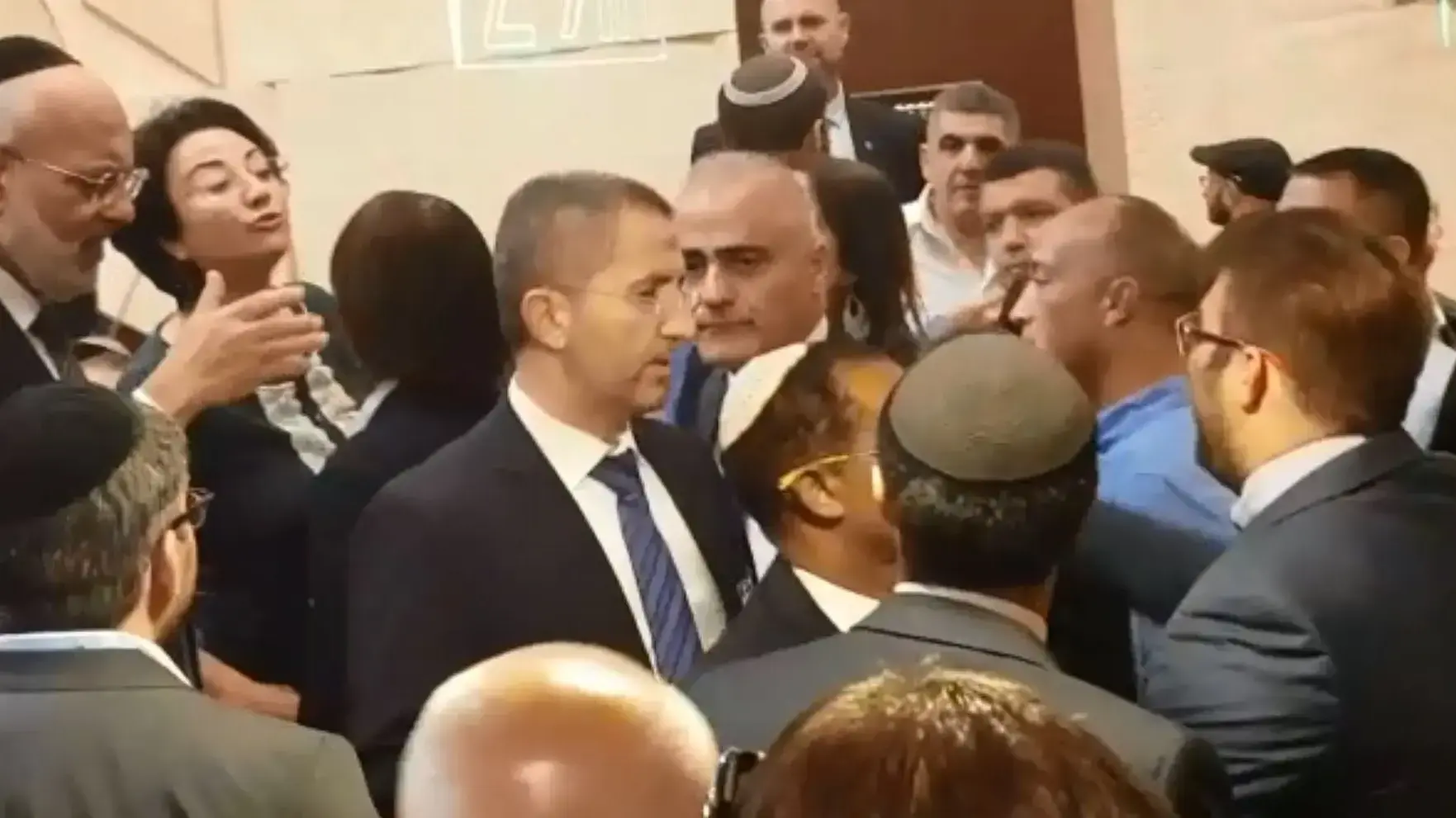 חברי הכנסת חנין זועבי ואורן חזן מתעמתים במליאת הכנסת, דצמבר 2017