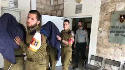 סמ"ר שי רפאילוב וסמל דוד סויסה שכנגד השניים, נהגים בשייטת 13 של חיל הים, הוגש בראשית אפריל כתב אישום בגין אונס של חיילת, בית הדין הצבאי בחיפה, 28 בדצמבר 2017