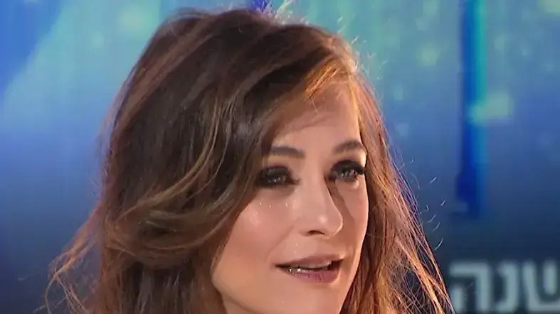 קרן פלס מתוך משדר סוף השנה 2017 קרן פלס מתוך משדר סוף השנה 2017