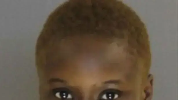 הצליחה להשתחרר מאזיקים וגנבה ניידת הצליחה להשתחרר מאזיקים וגנבה ניידת